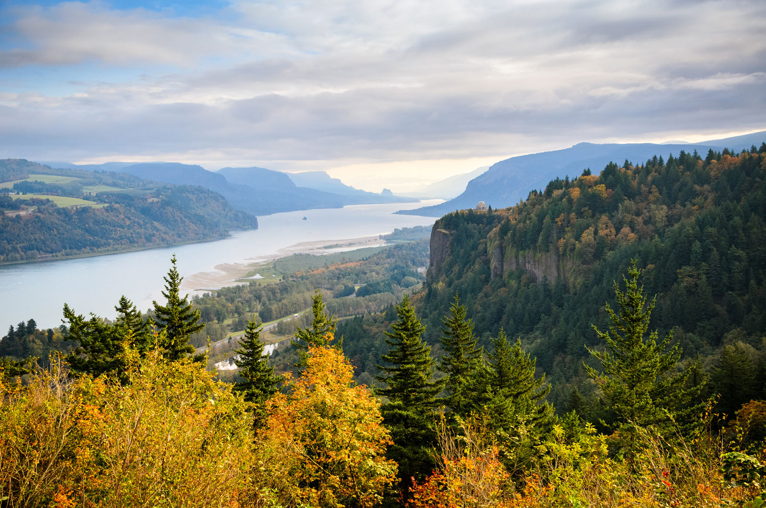 Columbia gorge near Hyas Point Apartments in Camas - Washougal Washington